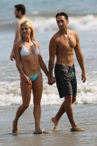 A Bikini clad Kelly Sullivan spotted on the beach with her shirtless boyfri...